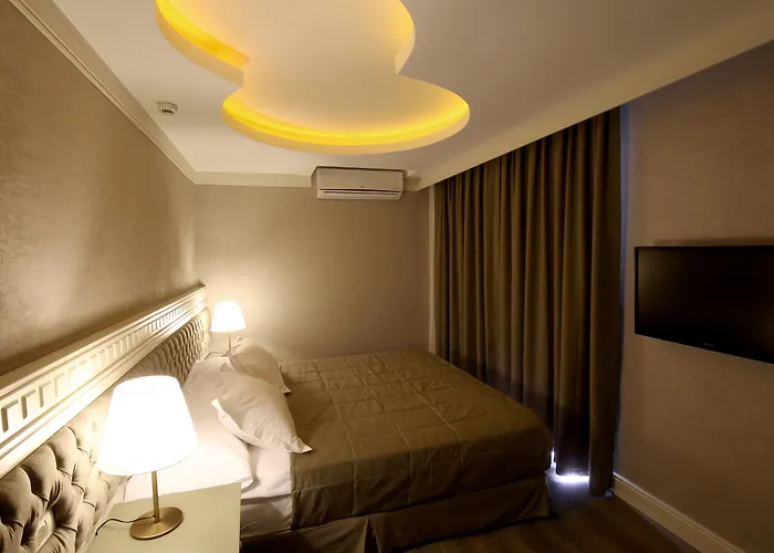 Pinehill Hotel & Suites