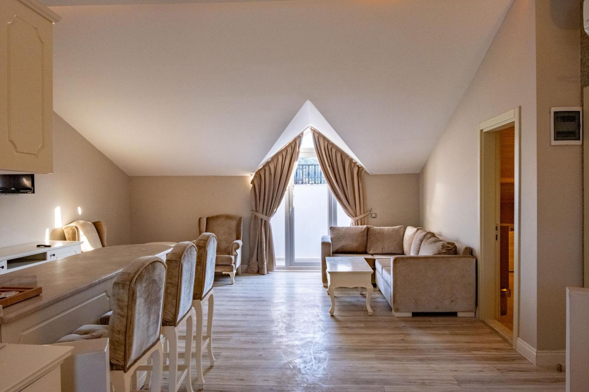 Pinehill & Otel 3*
